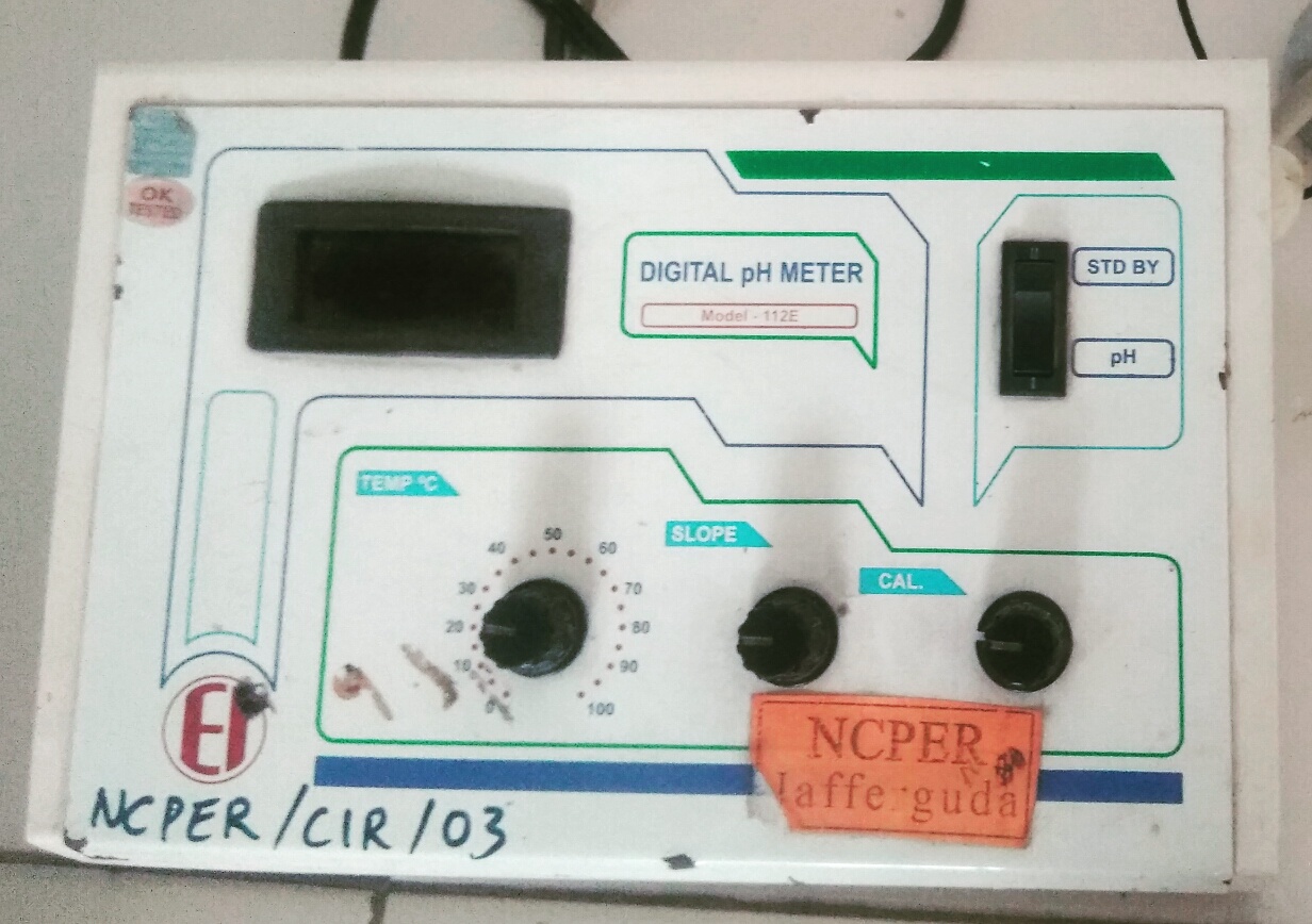 Digital laboratory pH meter with electrode