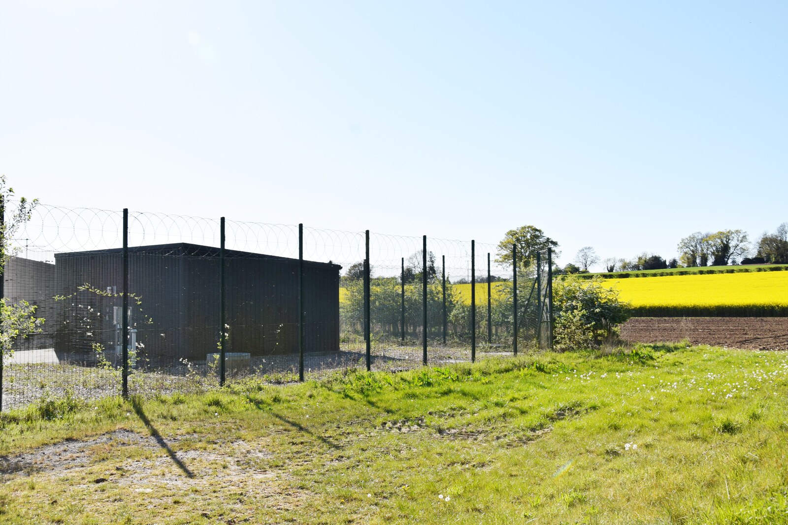 Agricultural water pumping station for sensor signal-path fault checks