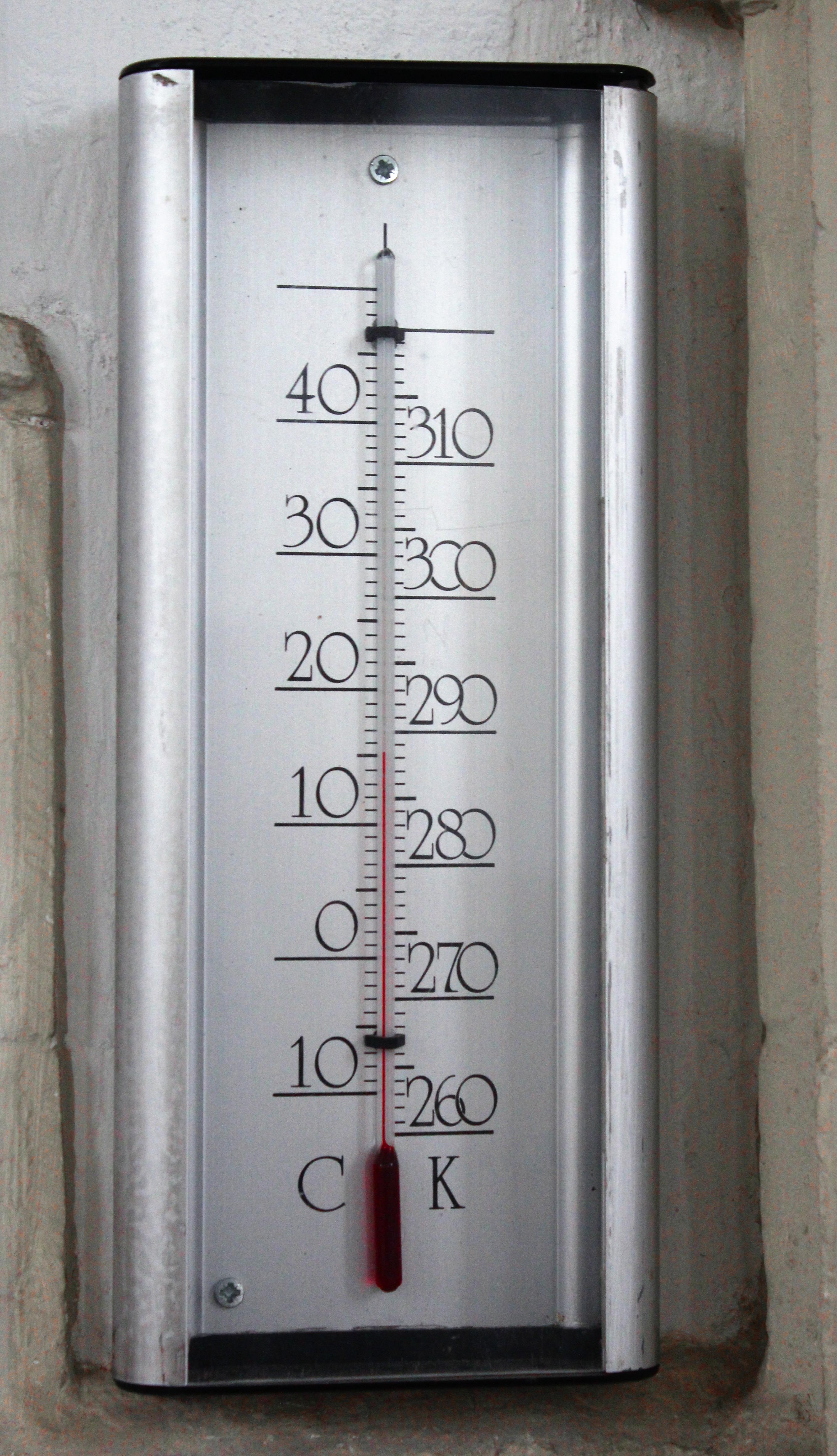 Thermometer used to qualify a soil moisture sensor temperature range